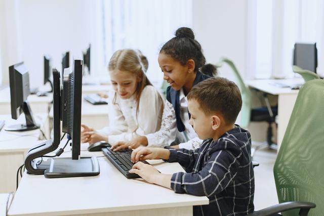 Top 5 Coding Clubs in the UK for Kids cover image