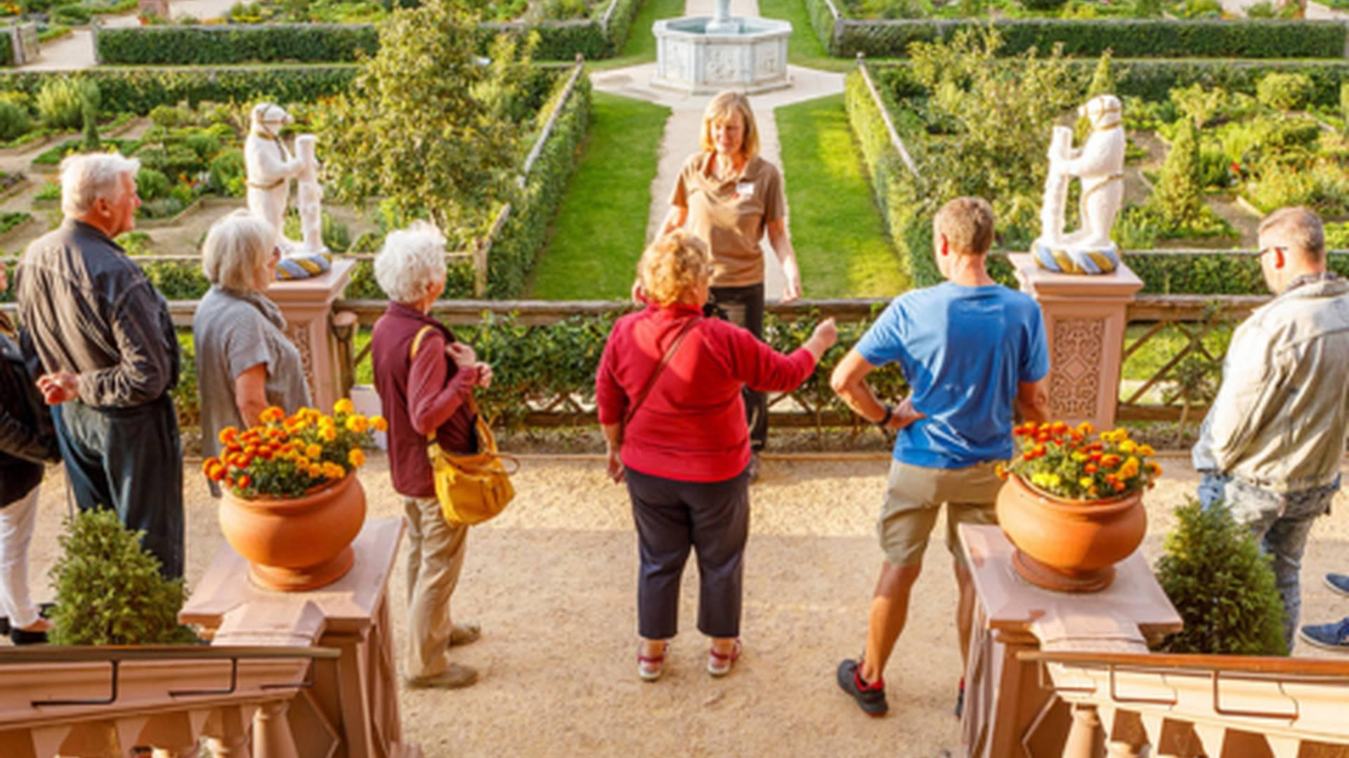 Exclusive Evening Garden Tour At Kenilworth Castle And Elizabethan Garden photo