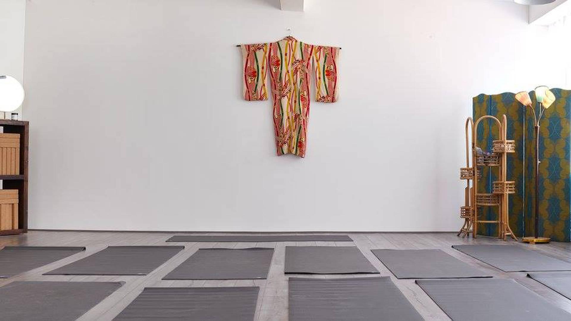 Paper Dress Yoga photo