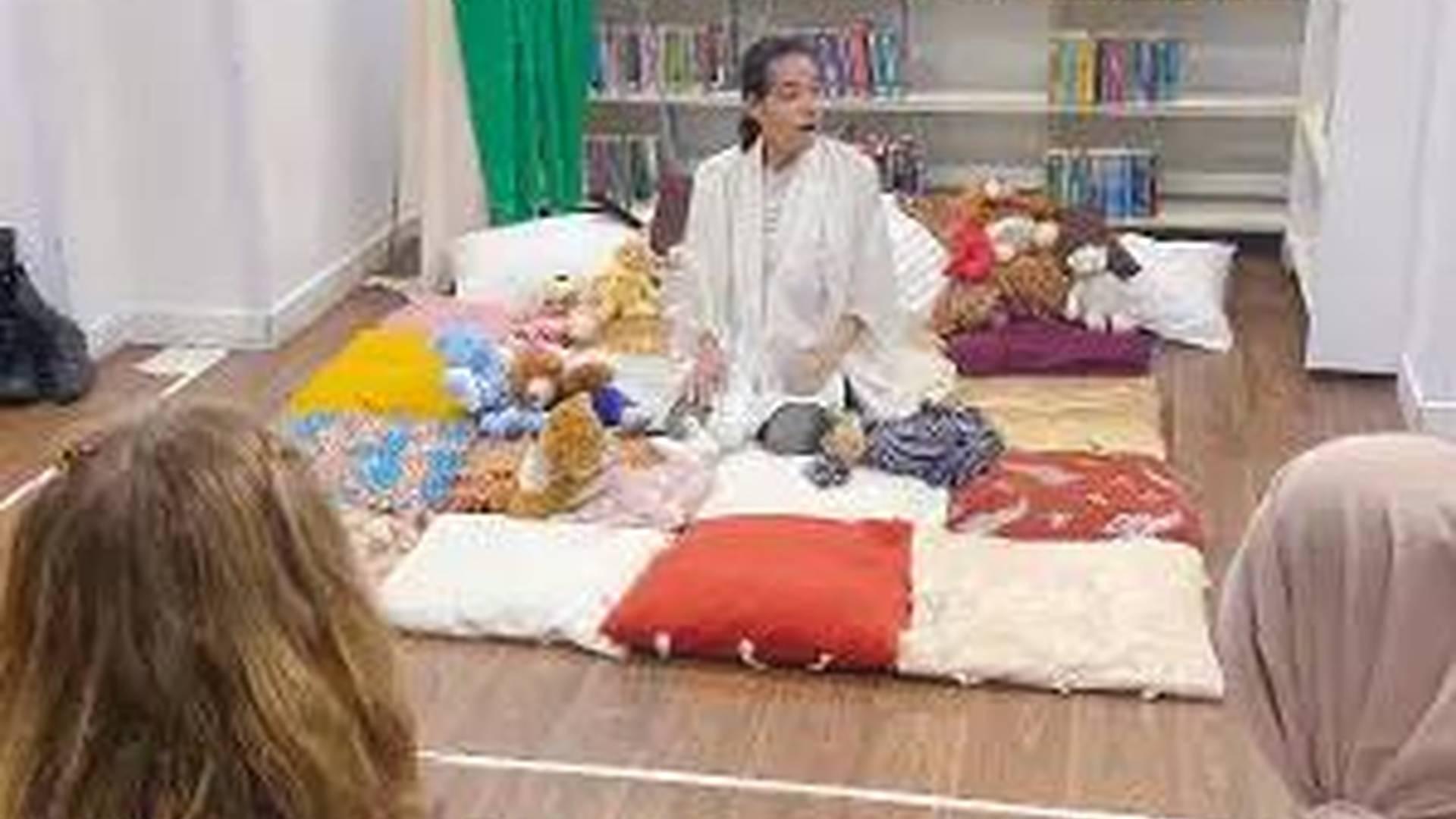 0-5 Storytelling: Wakey Wakey photo