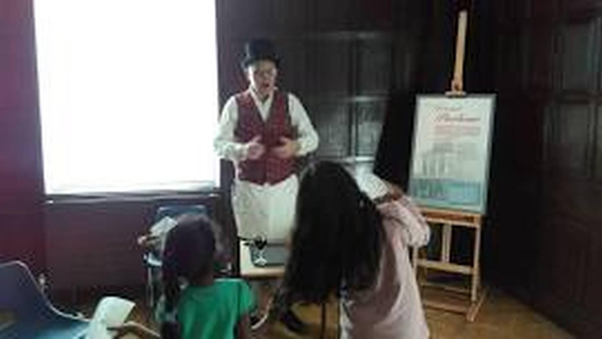 Beyond the Easel: Children's Tour of the Glindoni Exhibition photo