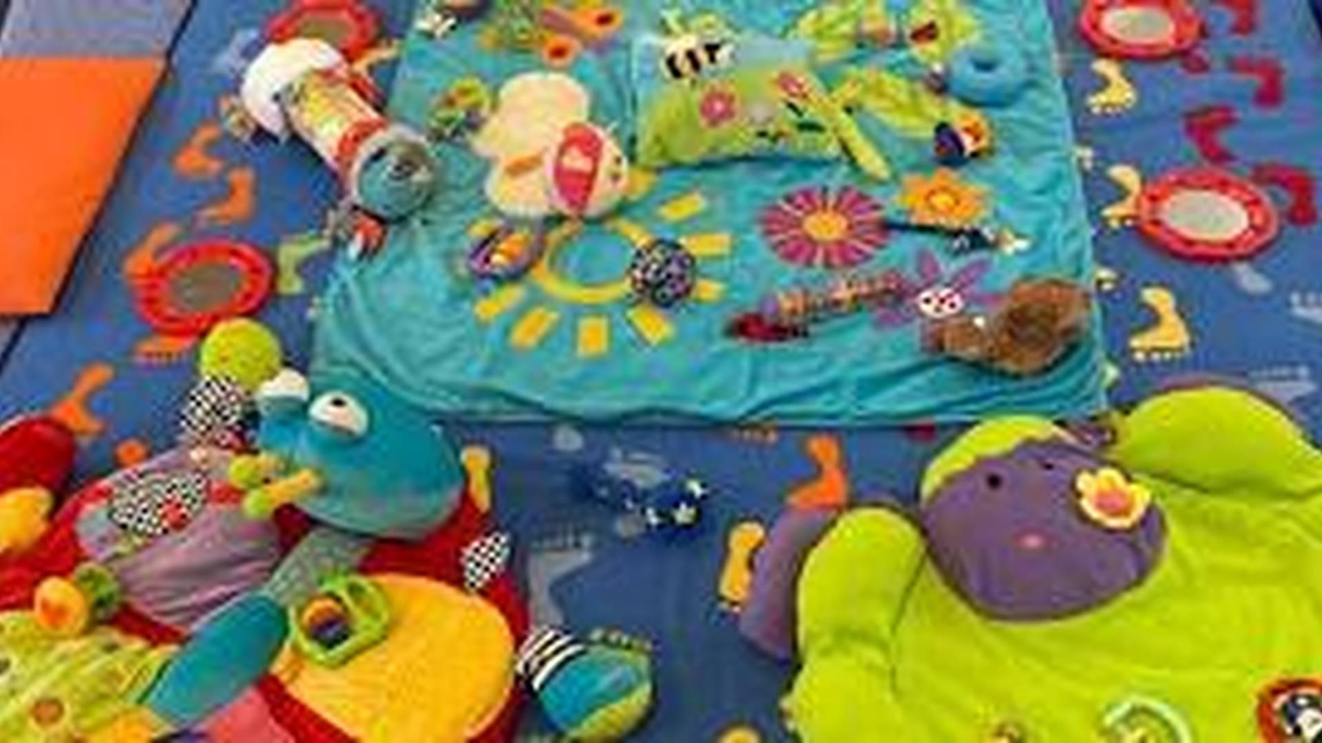 CC: Busy Babies with self-weigh at Loxford Children's Centre photo