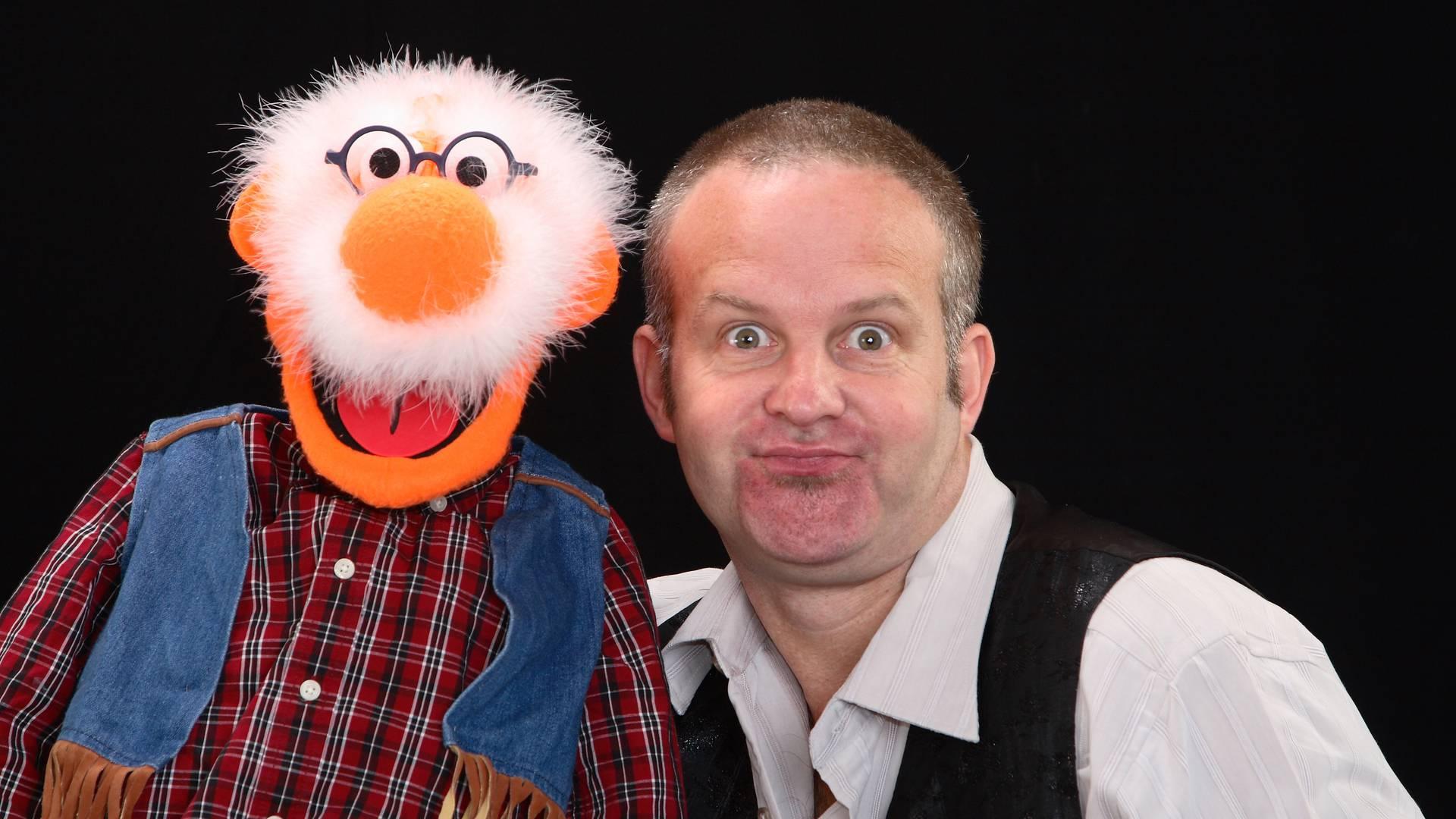 Johnny G - Bristol children's party entertainer and kids magician photo