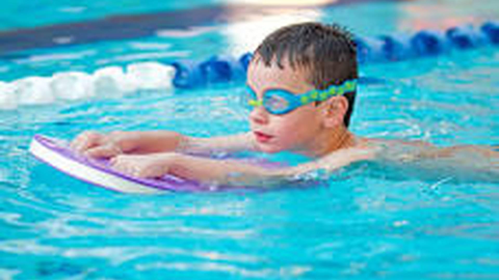 Mixed ability swimming lessons photo