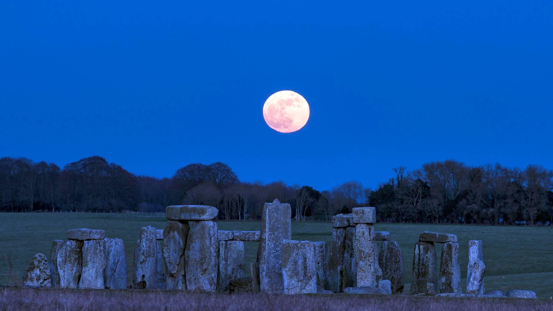 Moons And Megaliths At The Stonehenge Planetarium photo