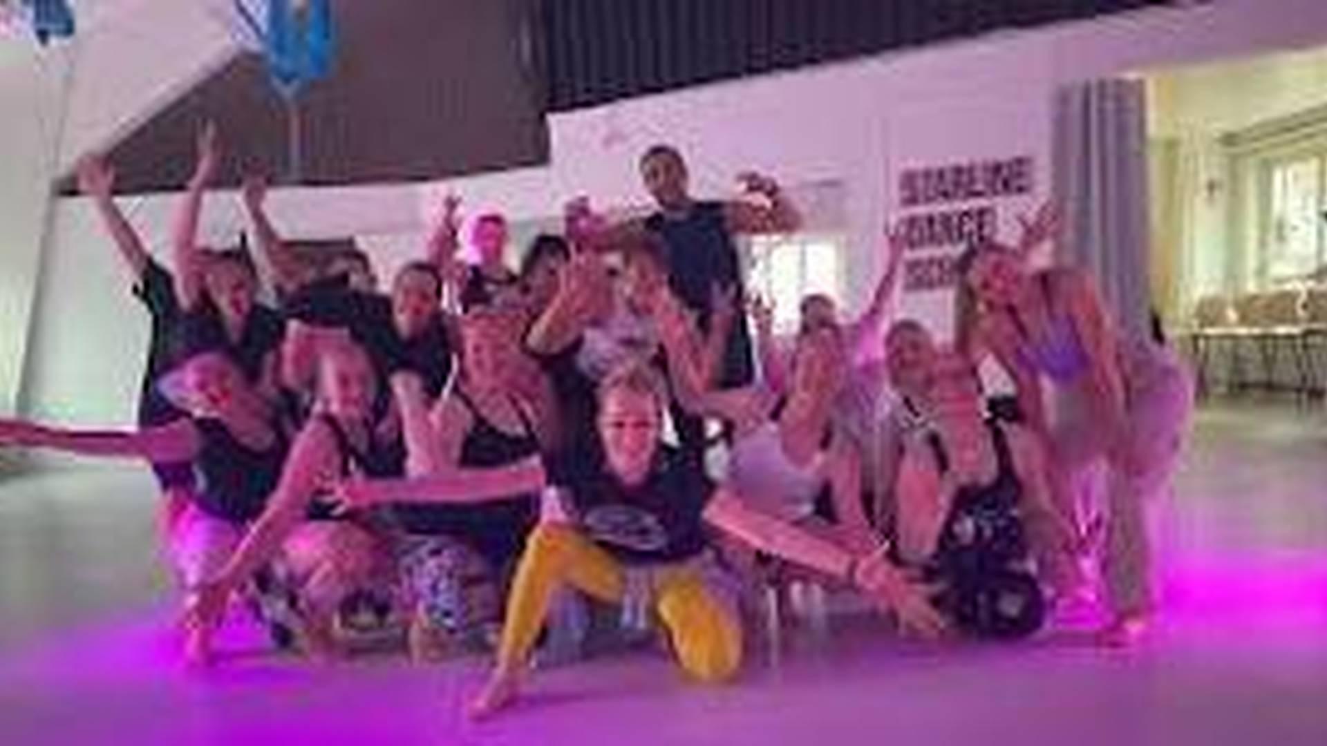 Reggaeton Open level Drop in class ( Online & In-person ) photo