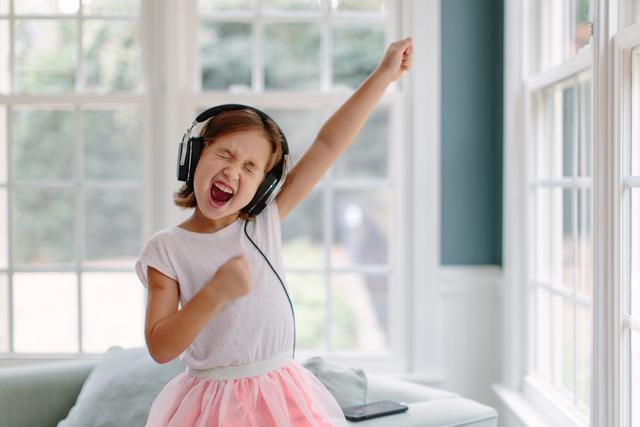 5 Reasons Why Kids Love to Sing cover image