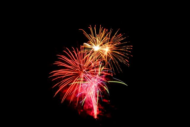 5 ways to Keep your Kids Safe Around Fireworks cover image