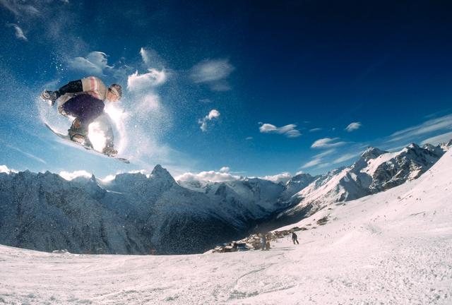 Top 5 Snowboarding Camps For Kids cover image