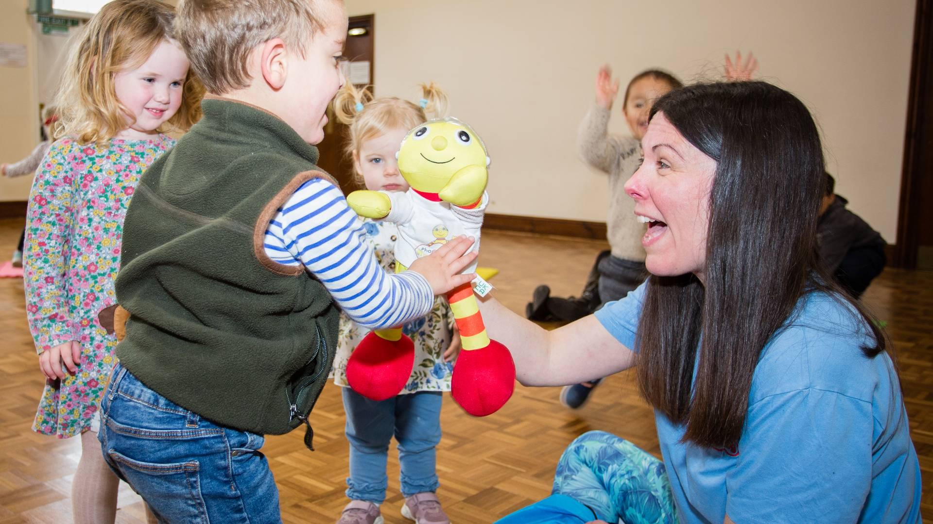 Minis Phonics with Robot Reg Birchwood photo